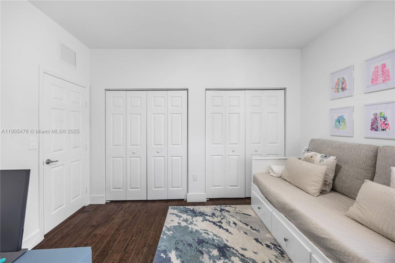 10470 NW 69th Ter, Doral, FL 33178 Photo