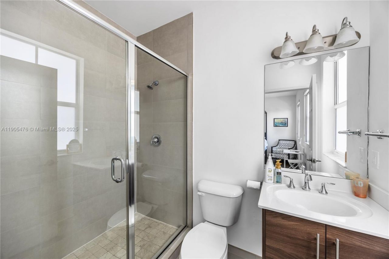 10470 NW 69th Ter, Doral, FL 33178 Photo