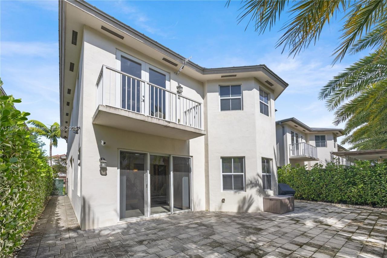 10470 NW 69th Ter, Doral, FL 33178 Photo