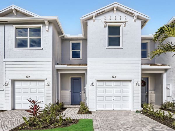 820 SE Grovebush Lane, Port St. Lucie, FL 34984