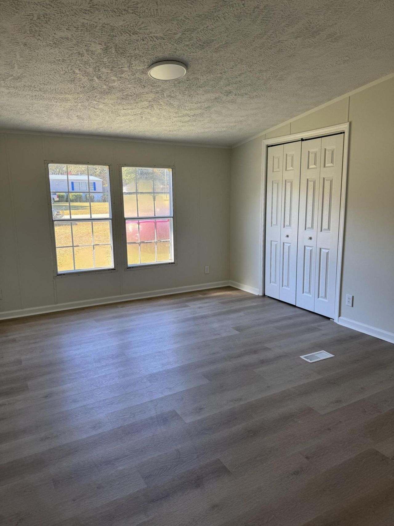 109 Hillock Court Photo 24