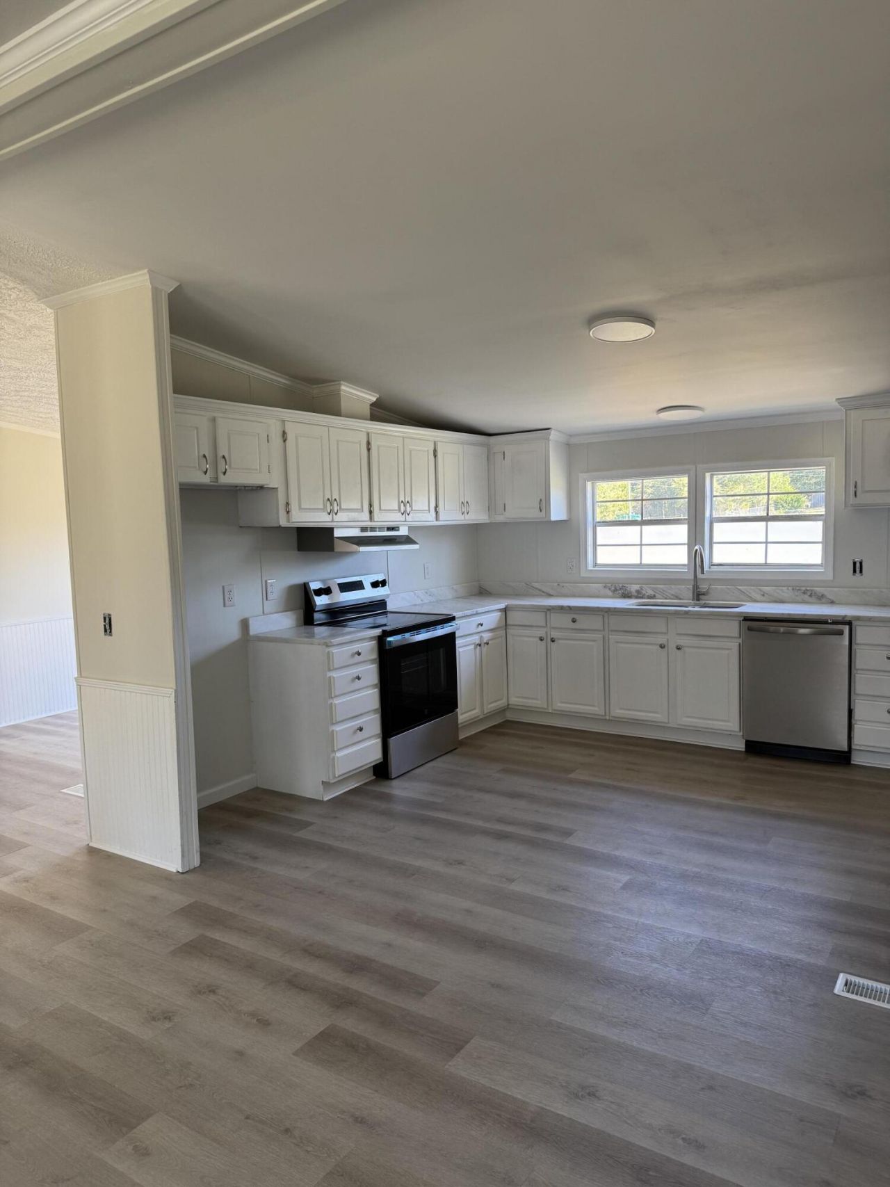 109 Hillock Court Photo 6