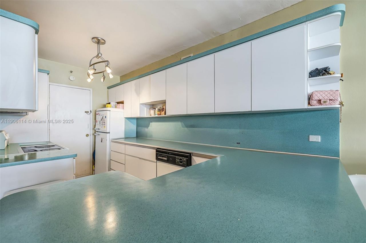 100 Lincoln Rd, Unit 502, Miami Beach, FL 33139 Photo