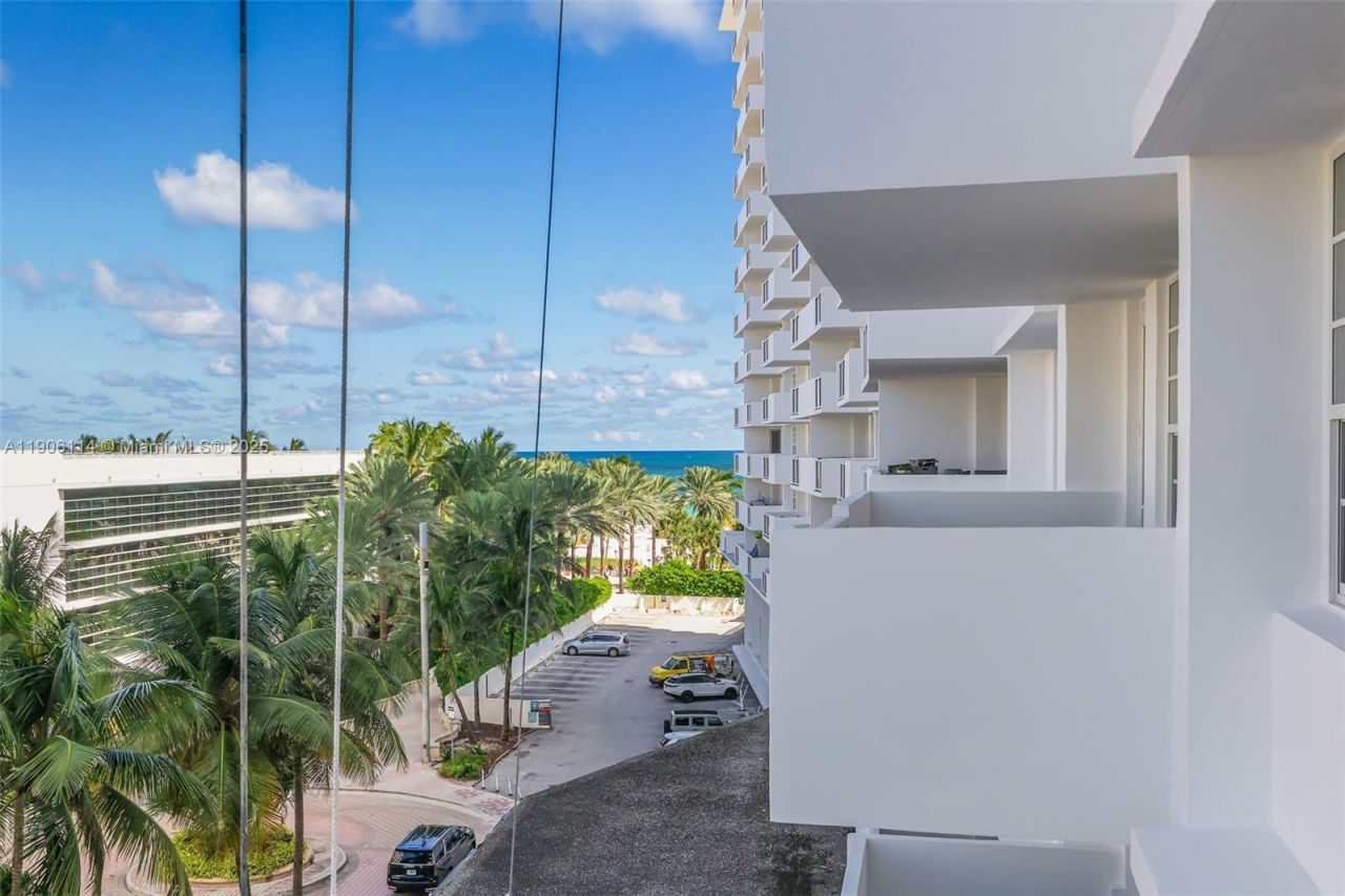 100 Lincoln Rd, Unit 502, Miami Beach, FL 33139 Photo