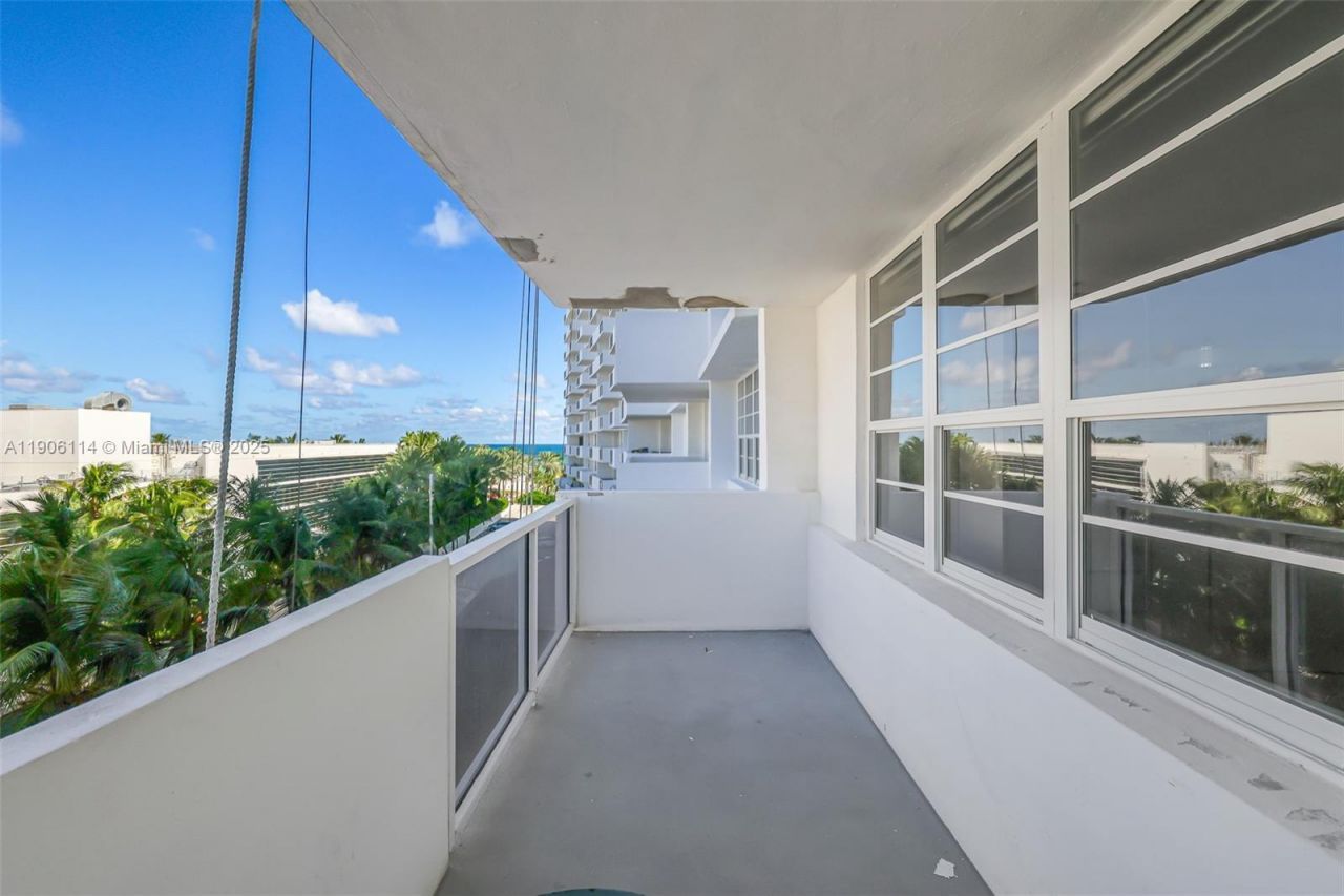 100 Lincoln Rd, Unit 502, Miami Beach, FL 33139 Photo