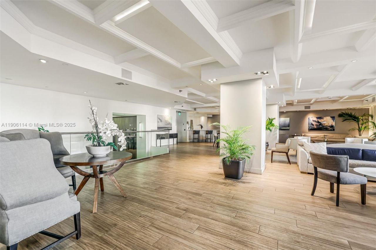 100 Lincoln Rd, Unit 502, Miami Beach, FL 33139 Photo