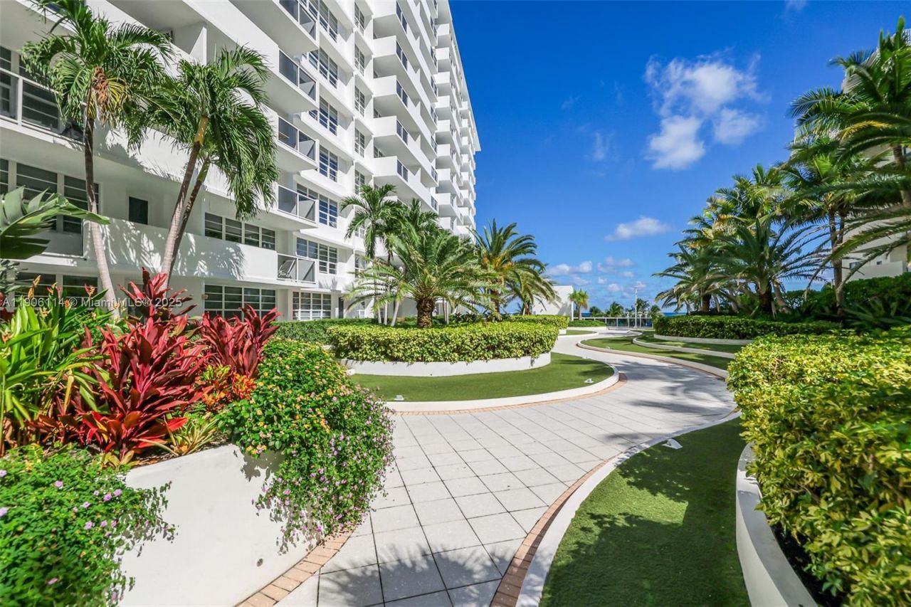 100 Lincoln Rd, Unit 502, Miami Beach, FL 33139 Photo