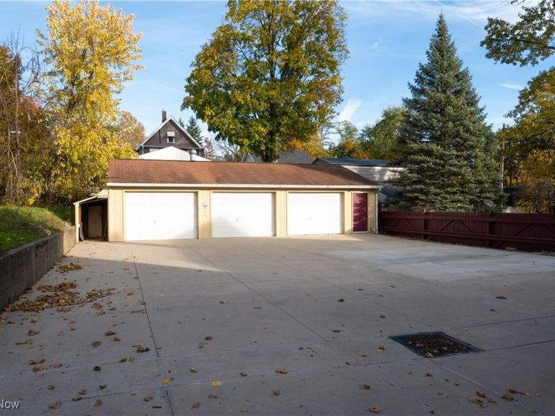 167 Pioneer Street, Akron, OH 44305 Photo 2