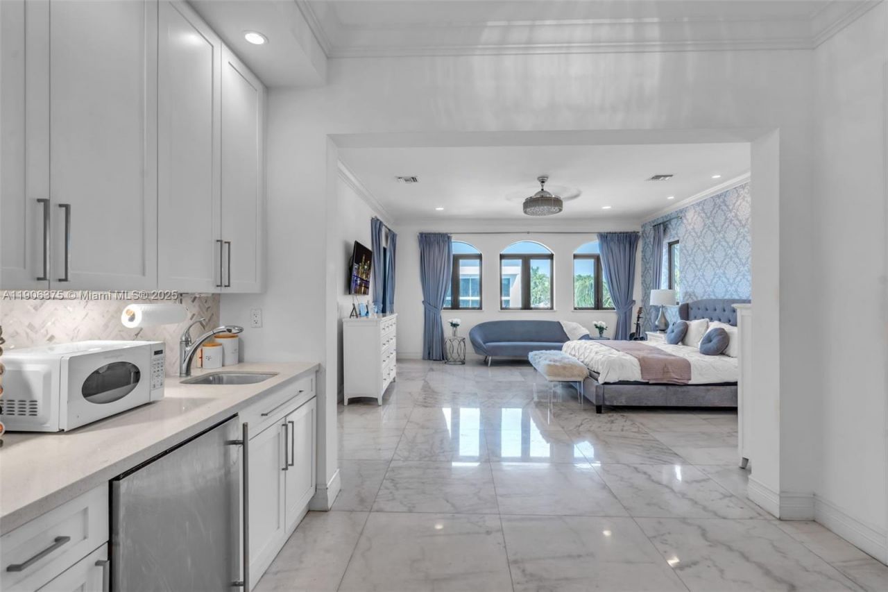 2085 Keystone Blvd, North Miami, FL 33181 Photo