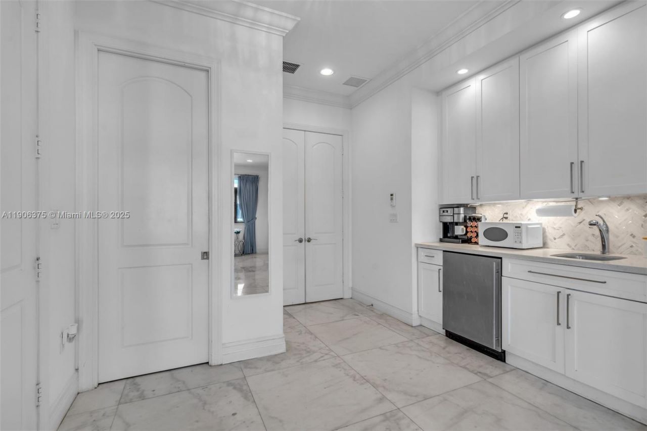 2085 Keystone Blvd, North Miami, FL 33181 Photo