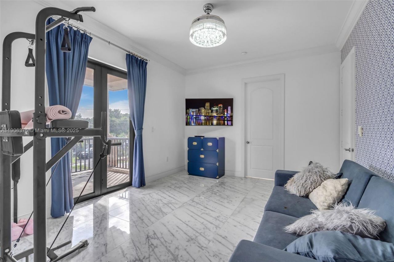 2085 Keystone Blvd, North Miami, FL 33181 Photo