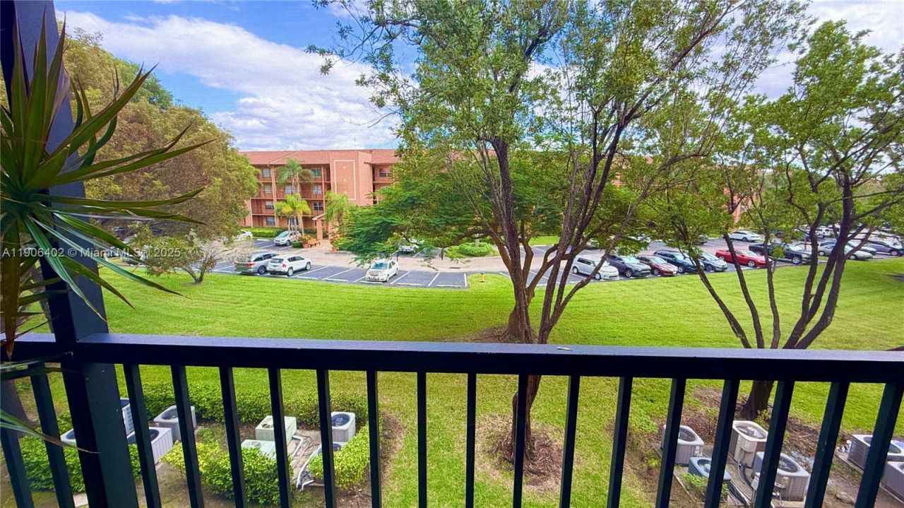 571 SW 142nd Ave, Unit 310, Pembroke Pines, FL 33027 Photo