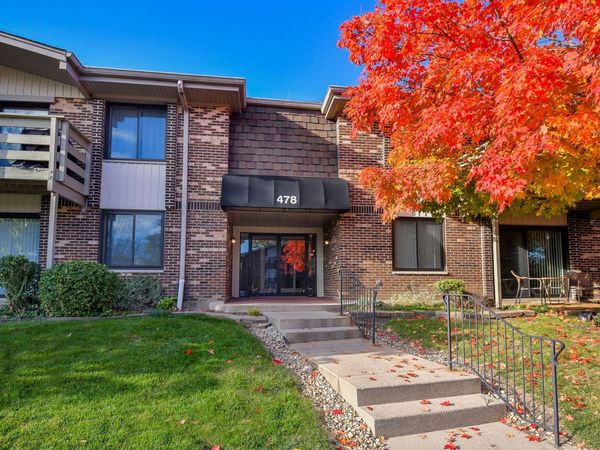 478 Raintree Court, Unit 2B, Glen Ellyn, IL 60137