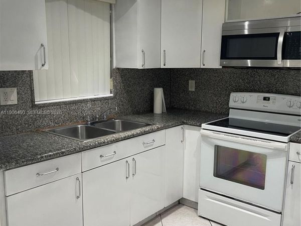 7505 SW 82nd St, Unit 117, Miami, FL 33143
