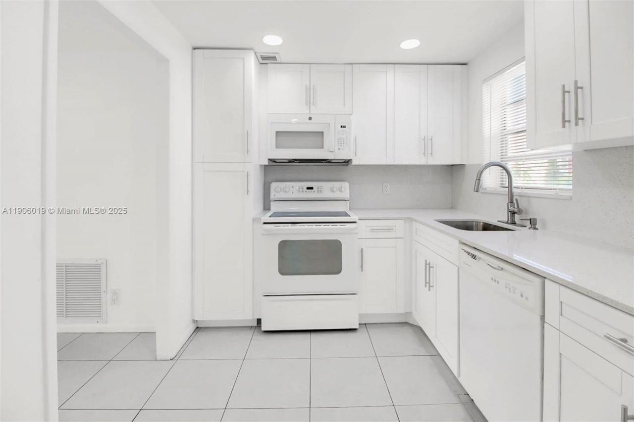 3199 S Ocean Dr, Unit 408, Hallandale Beach, FL 33009 Photo