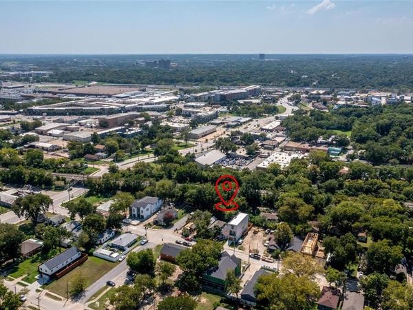 907 Walkway Street, Dallas, TX 75212