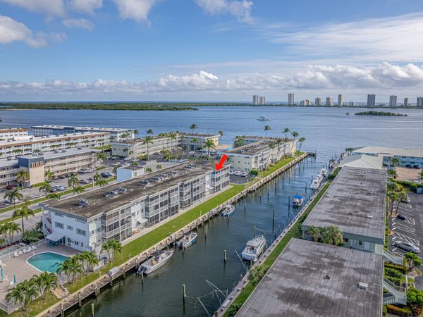 112 Doolen Court, Unit 302, North Palm Beach, FL 33408
