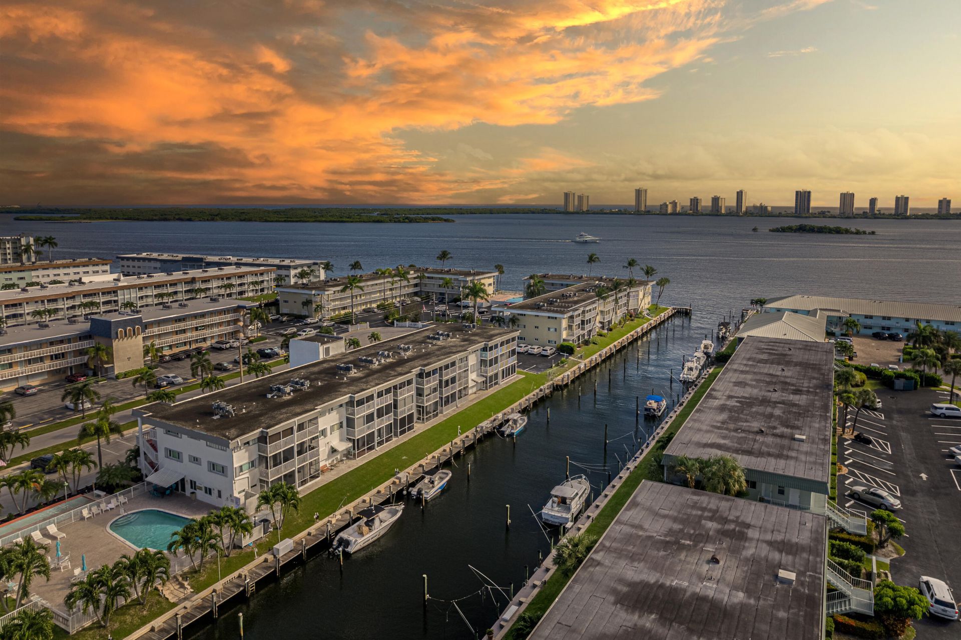 112 Doolen Court, Unit 302, North Palm Beach, FL 33408 Photo