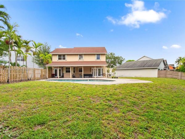 1051 SW 95th Ter, Pembroke Pines, FL 33025