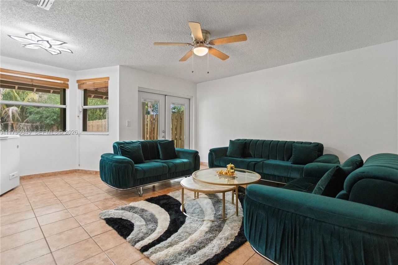 1051 SW 95th Ter, Pembroke Pines, FL 33025 Photo