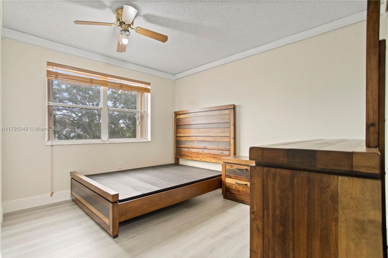 1051 SW 95th Ter, Pembroke Pines, FL 33025 Photo