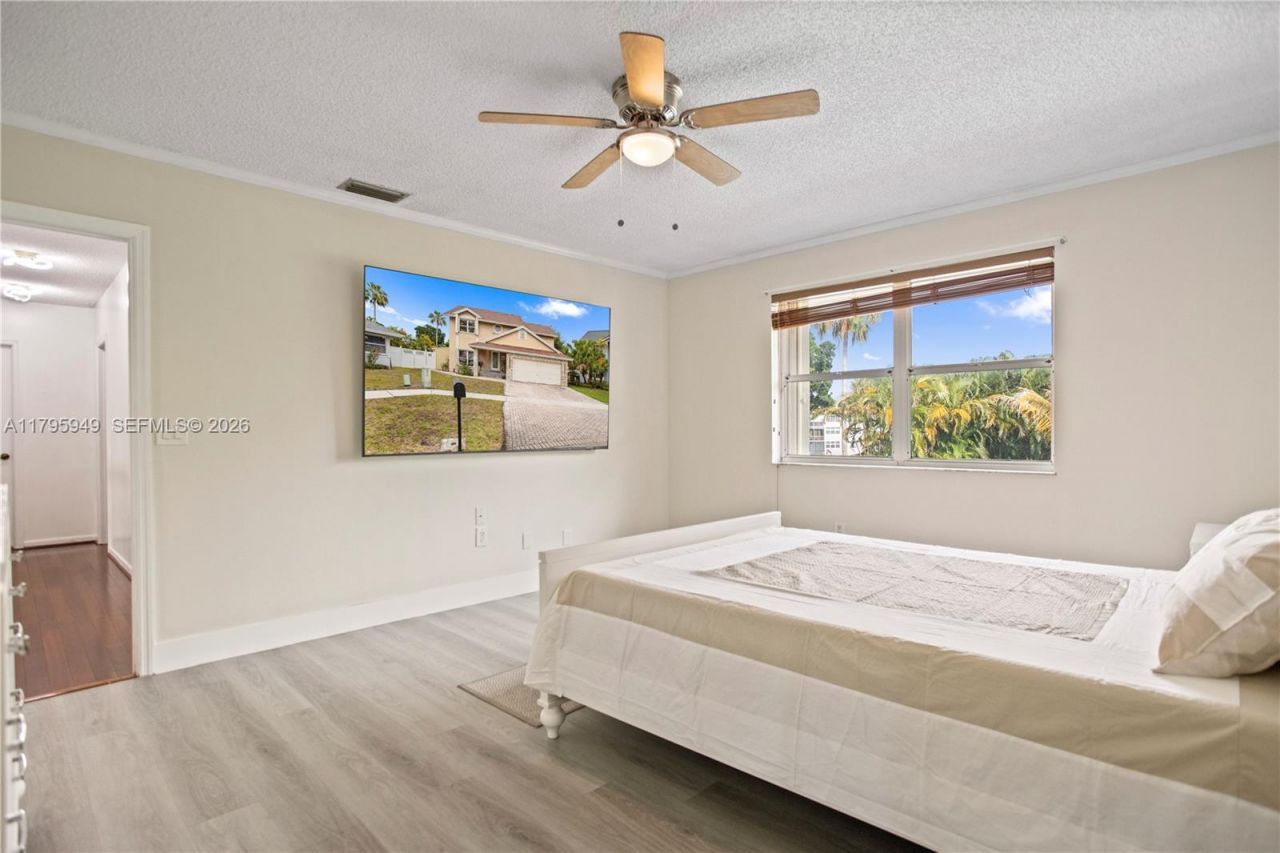 1051 SW 95th Ter, Pembroke Pines, FL 33025 Photo