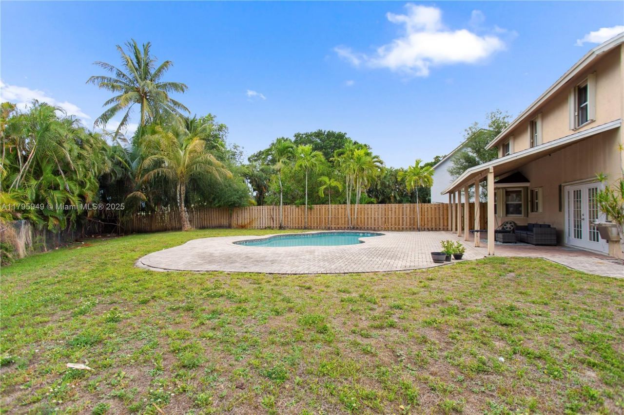 1051 SW 95th Ter, Pembroke Pines, FL 33025 Photo