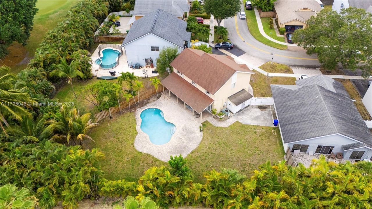 1051 SW 95th Ter, Pembroke Pines, FL 33025 Photo