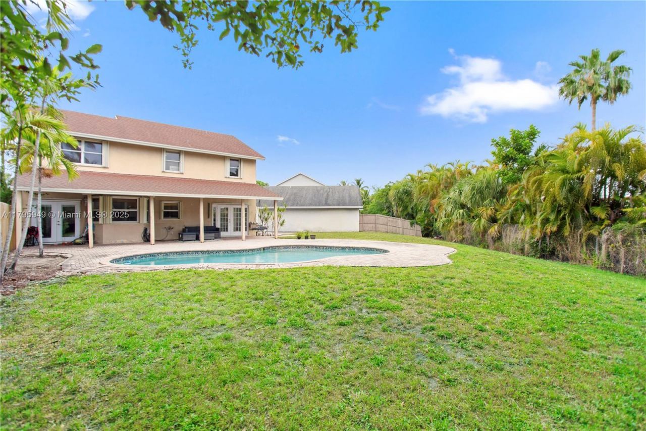 1051 SW 95th Ter, Pembroke Pines, FL 33025 Photo