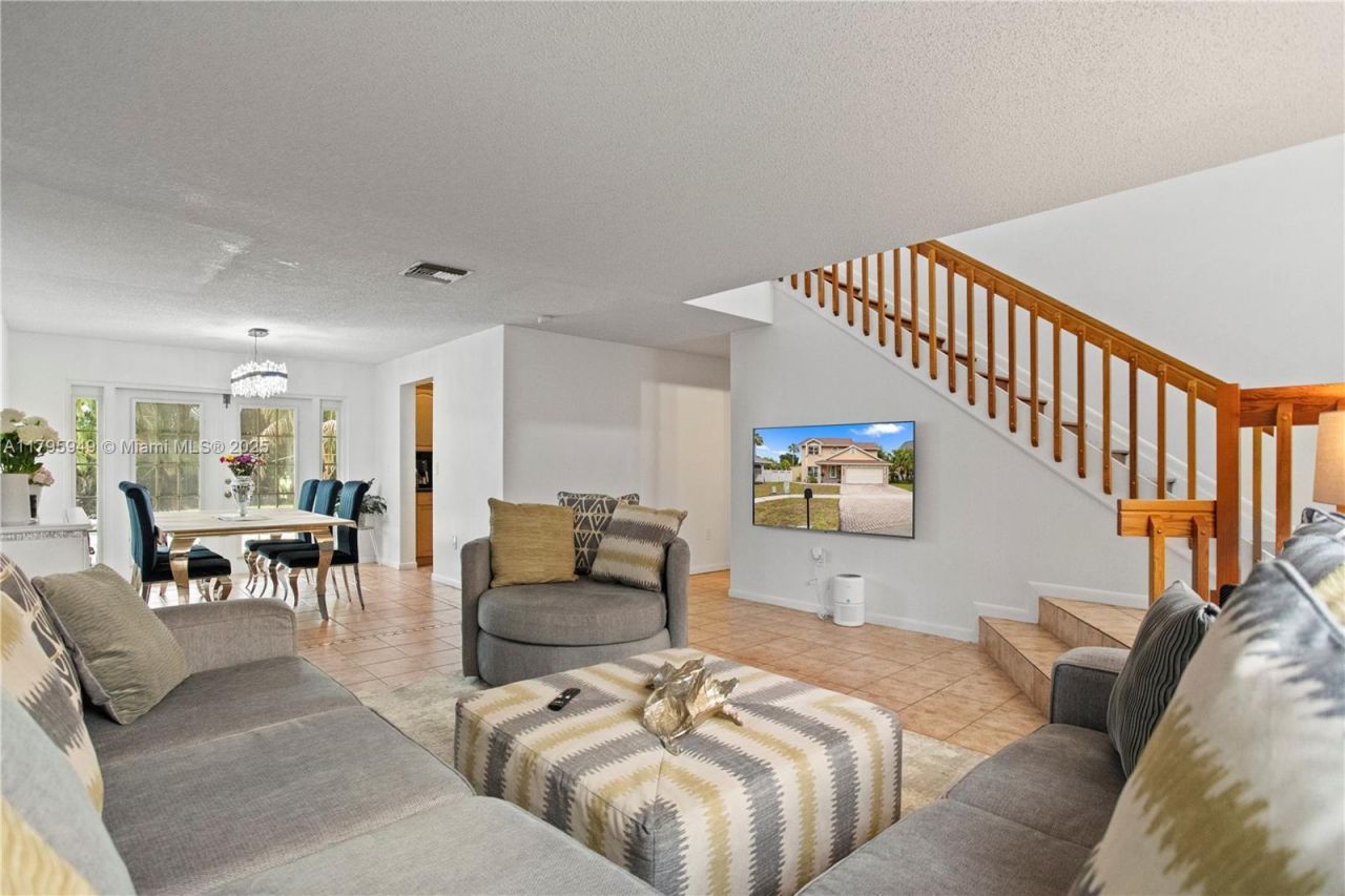 1051 SW 95th Ter, Pembroke Pines, FL 33025 Photo