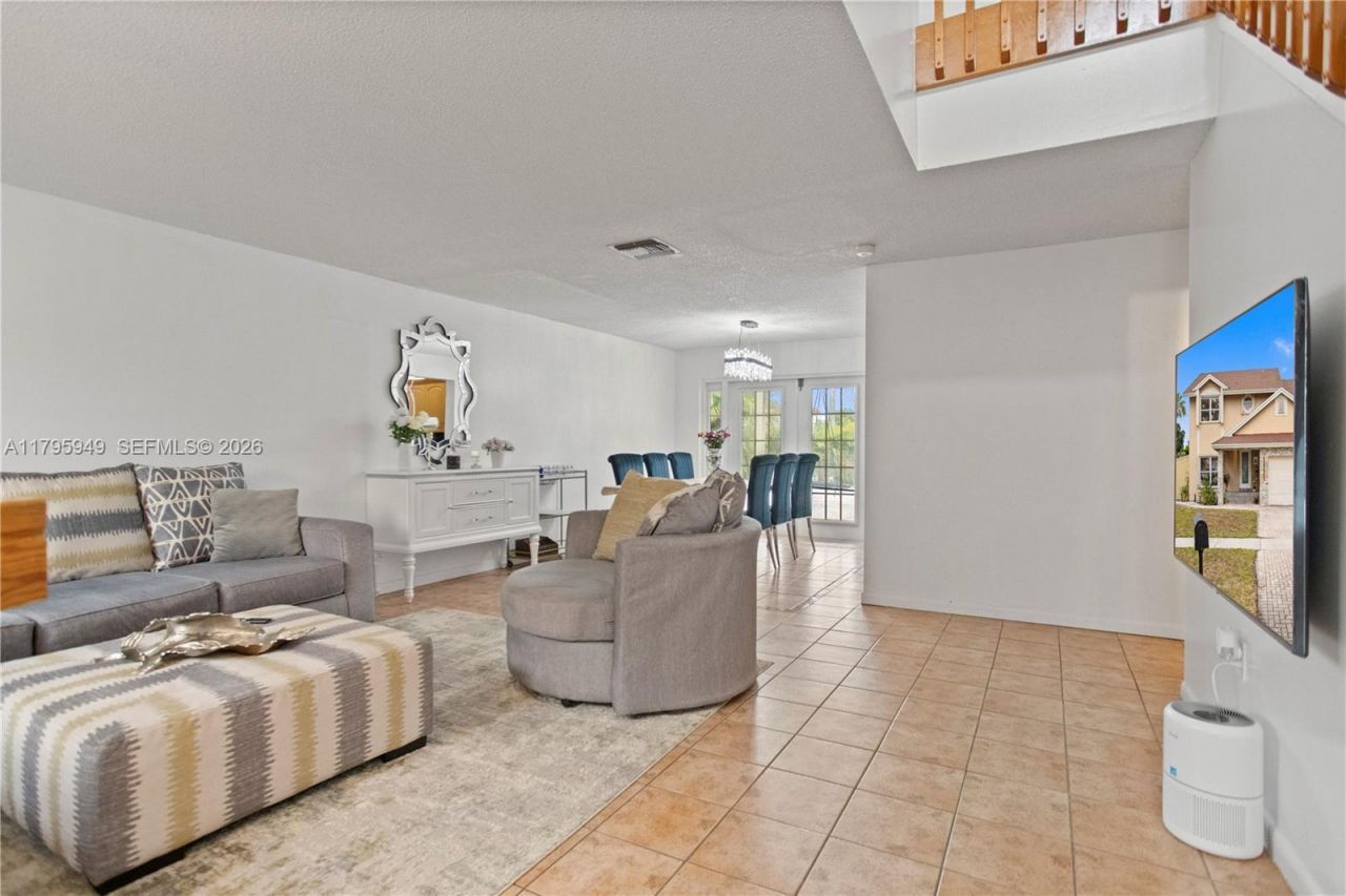 1051 SW 95th Ter, Pembroke Pines, FL 33025 Photo