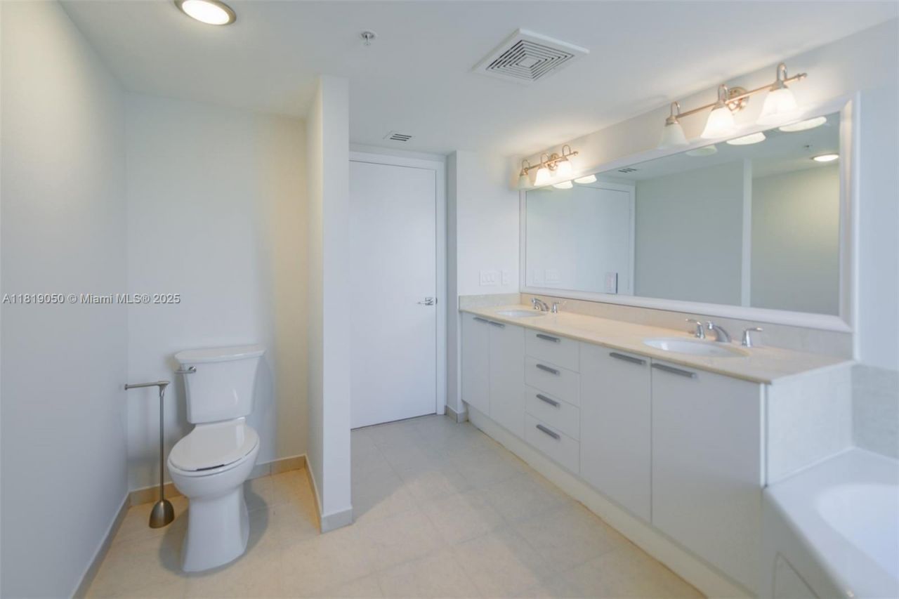 16699 Collins Ave, Unit 2107, Sunny Isles Beach, FL 33160 Photo