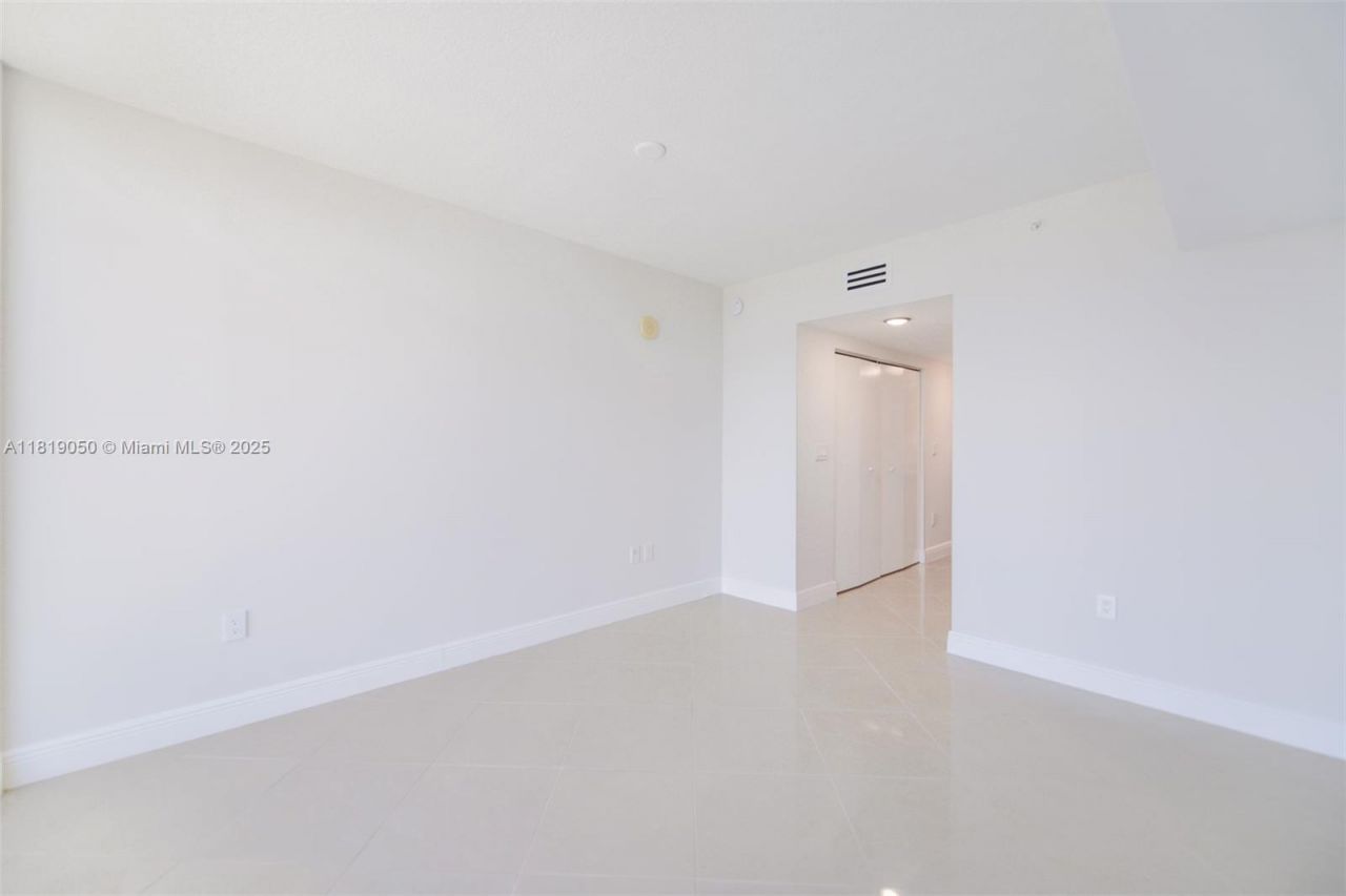 16699 Collins Ave, Unit 2107, Sunny Isles Beach, FL 33160 Photo