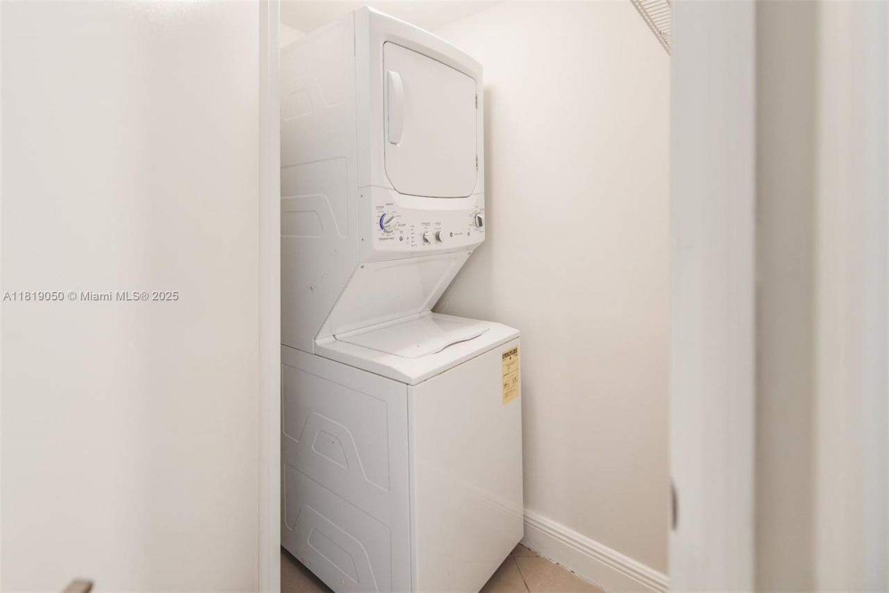 16699 Collins Ave, Unit 2107, Sunny Isles Beach, FL 33160 Photo