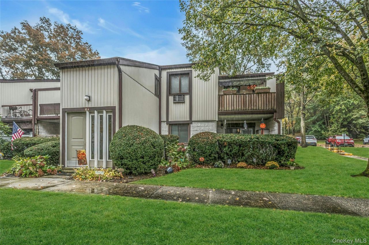 85 Richmond Boulevard, Unit 4A, Ronkonkoma, NY 11779 Main Photo