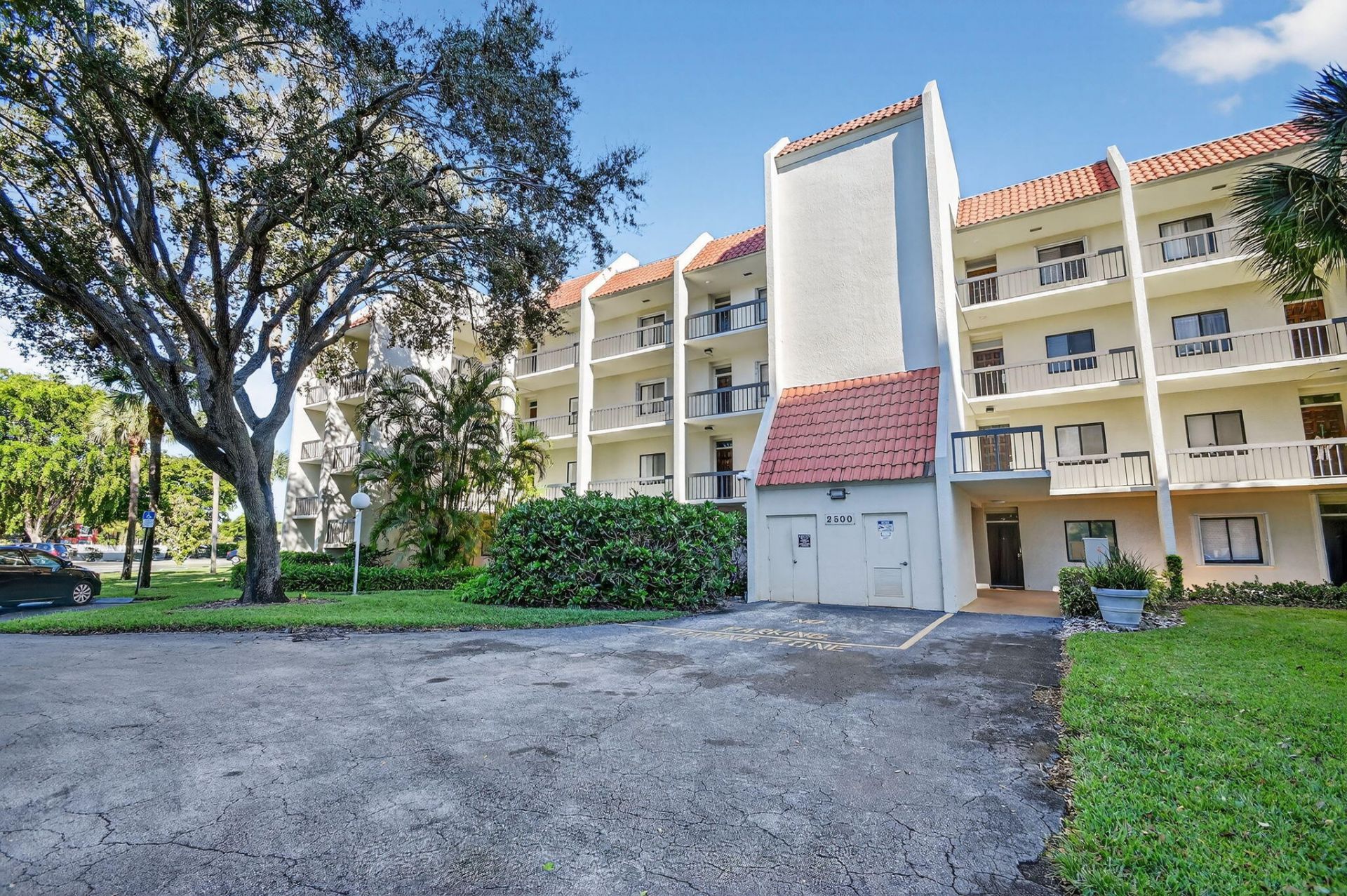 2500 Presidential Way, Unit 302, West Palm Beach, FL 33401 Photo