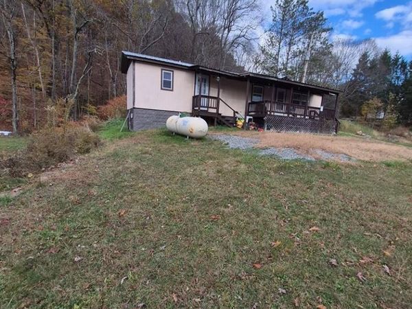 8501 Midland Trail W, RUPERT, WV 25984