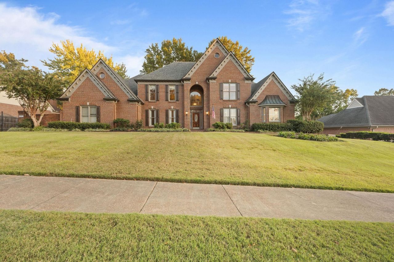 8799 FEATHERLEIGH LN Germantown, TN 38138