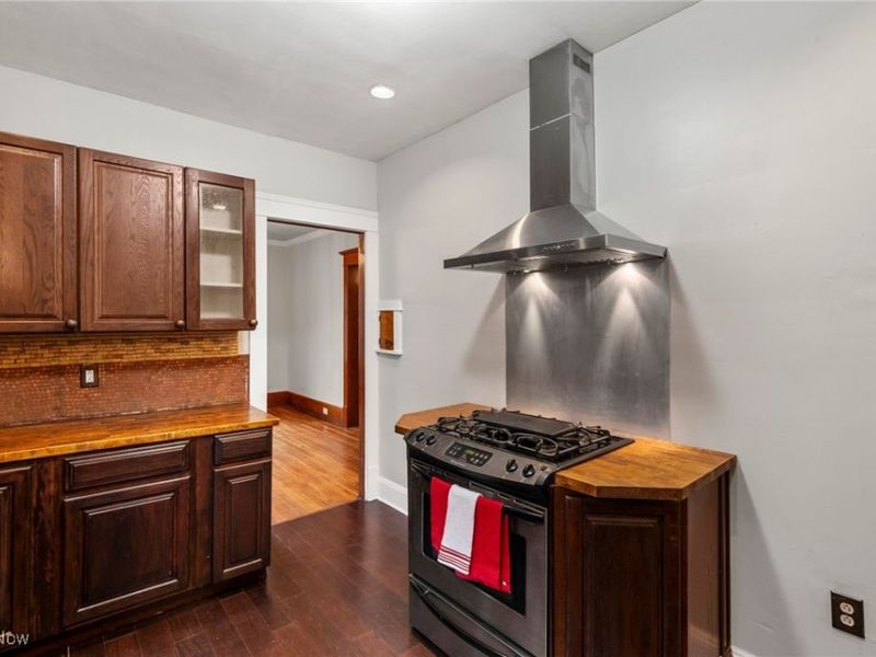 3098 Lincoln Boulevard, Cleveland, OH 44118 Photo 16