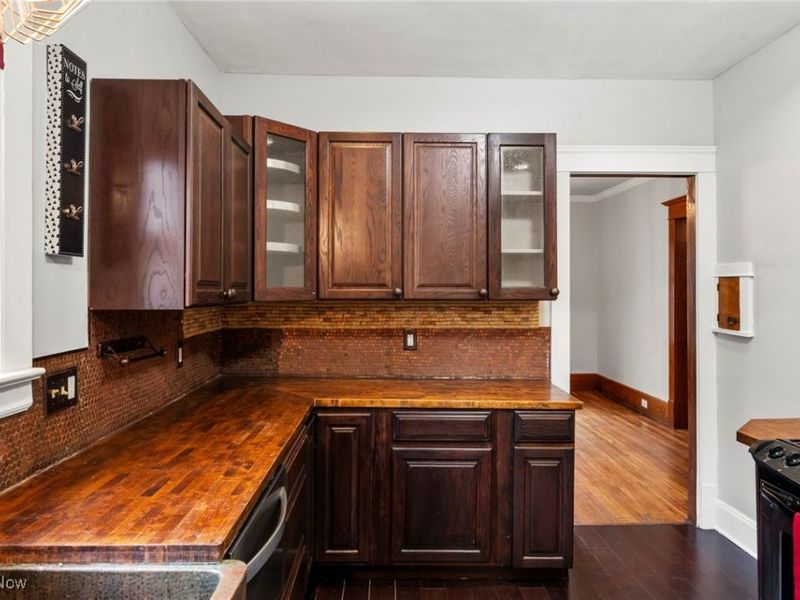 3098 Lincoln Boulevard, Cleveland, OH 44118 Photo 18