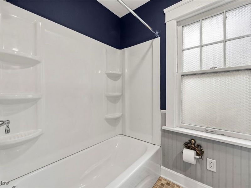 3098 Lincoln Boulevard, Cleveland, OH 44118 Photo 22