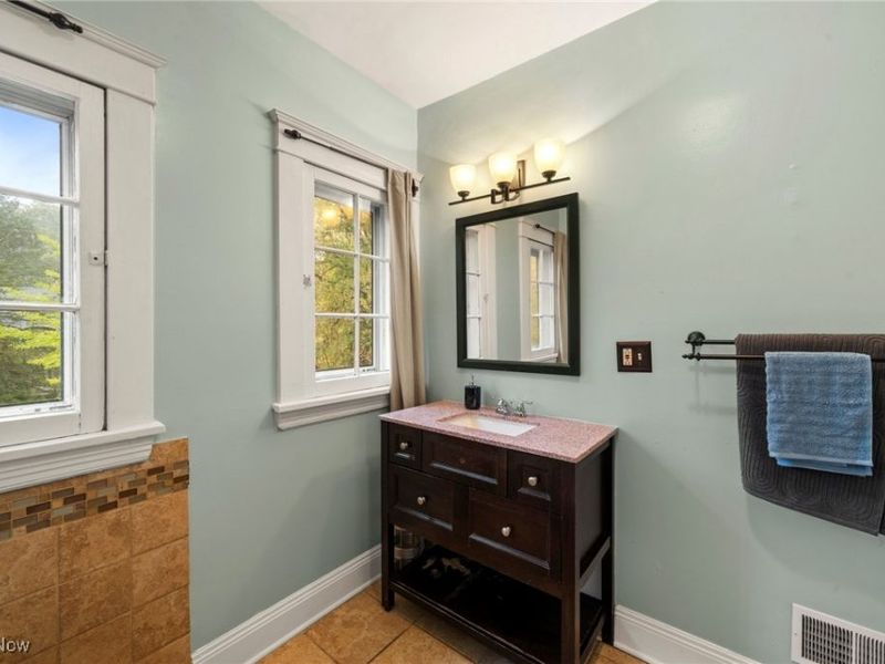 3098 Lincoln Boulevard, Cleveland, OH 44118 Photo 34