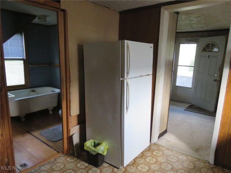 320 Hayes Avenue, Elyria, OH 44035 Photo 6