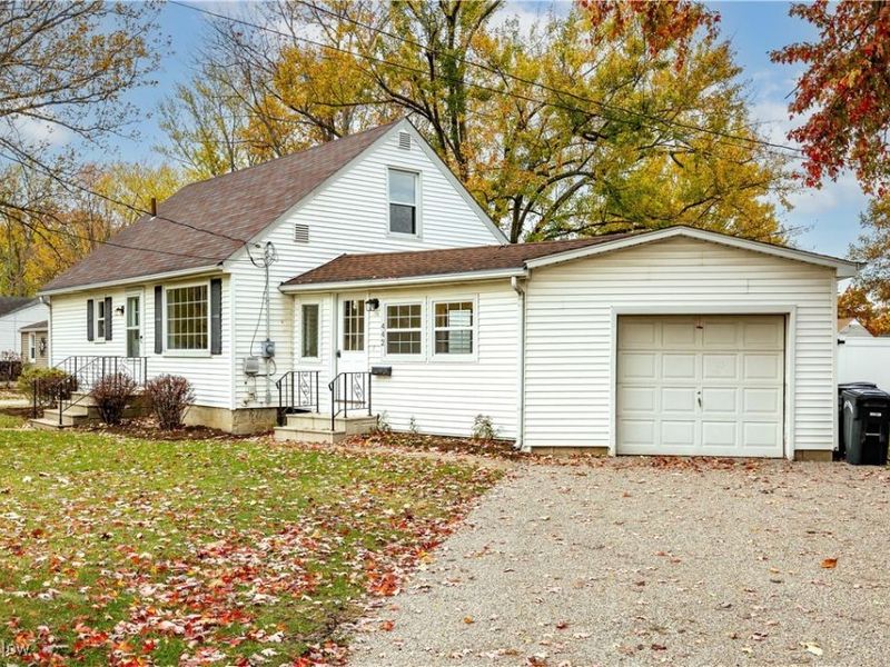 442 Hilliard Road, Elyria, OH 44035 Photo 2