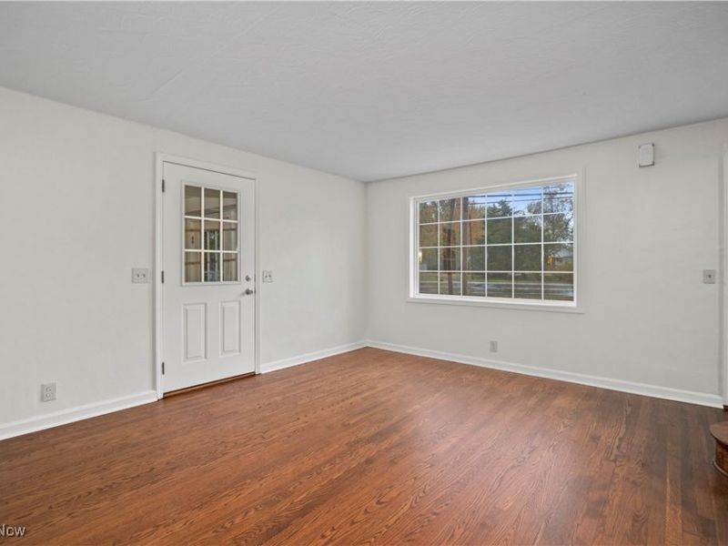 442 Hilliard Road, Elyria, OH 44035 Photo 5