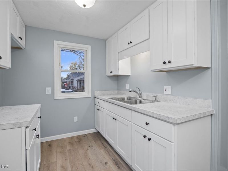 442 Hilliard Road, Elyria, OH 44035 Photo 9