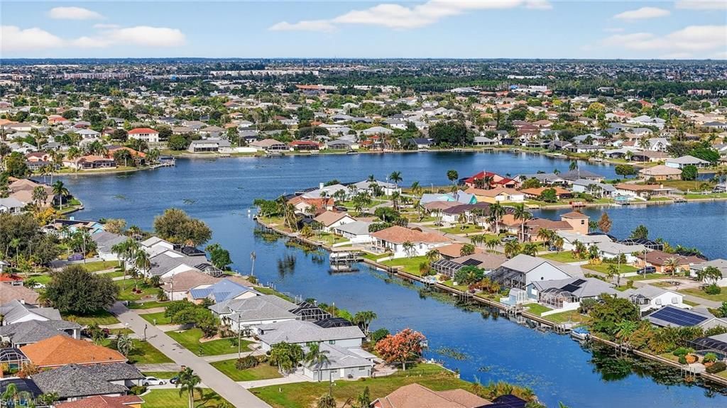 412 SE 13th Ave, Cape Coral, FL 33990 Photo