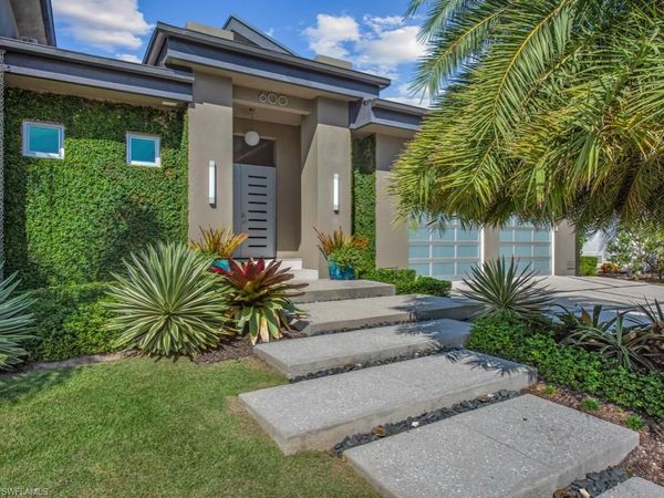 600 Crescent ST, MARCO ISLAND, FL 34145