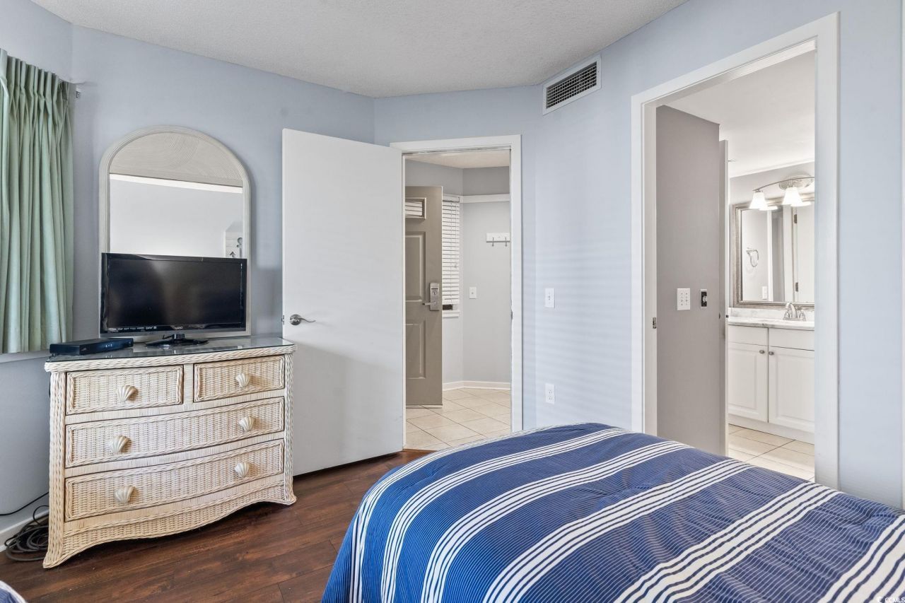 410 Melrose Pl. Photo 17