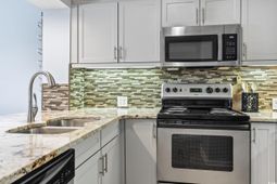 410 Melrose Pl. photo 4